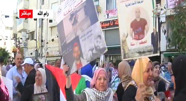 الضفة.. أهالي الأسرى يحتفلون بانتصار أبنائهم