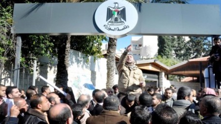 غزة.. الاعلان عن اضراب شامل في 3 وزارات