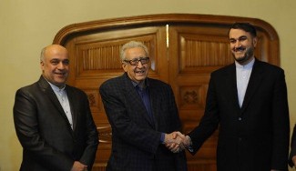 الإبراهيمي يصل طهران لبحث الأزمة السورية 