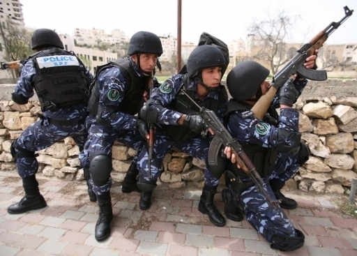 أجهزة السلطة تعتقل شاباً وتستدعي 5 آخرين