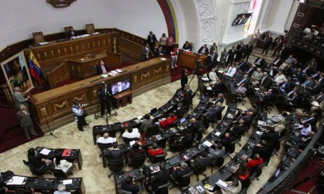 البرلمان الفنزويلي يعطي صلاحيات استثنائية لمادورو