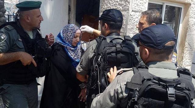 الاحتلال يعتقل فلسطينية بدعوى تنفيذها عملية طعن بالقدس