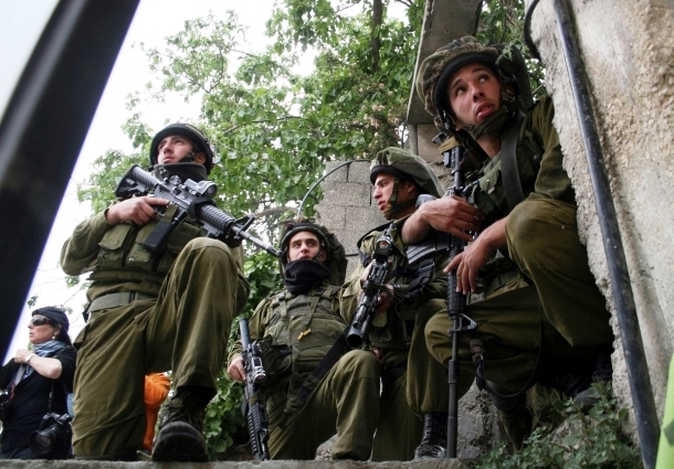 اعتقال 5 فلسطينيين في الخليل بالضفة المحتلة