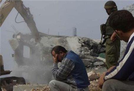 الاحتلال يهدم منازلا في القدس والخليل