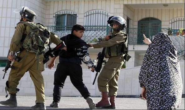 قوات الاحتلال تعتقل 3 فلسطينيين في الضفة الغربية 