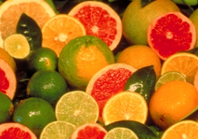 تناول الحمضيات يقلل من خطر الإصابة بالسكتة القلبية 