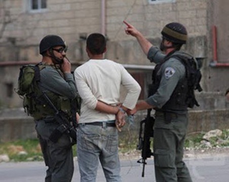 قوات الاحتلال تعتقل عددا من العمال الفلسطينيين في الشيخ جراح