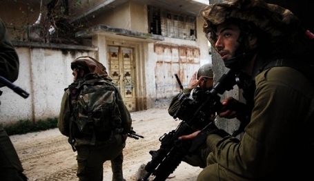 رام الله ... قوات الاحتلال تدهم منازل في بيت ريما