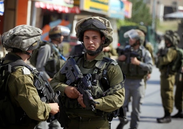 الاحتلال يعتقل 5 فلسطينيين في مناطق متفرقة من الضفة