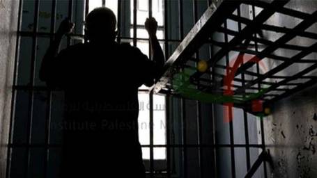 الاحتلال يعزل اسيرا قياديا بالجهاد في زنازين بئر السبع