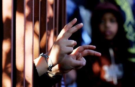 نادي الأسير: محاكم الاحتلال تمدد اعتقال (72) أسيراً