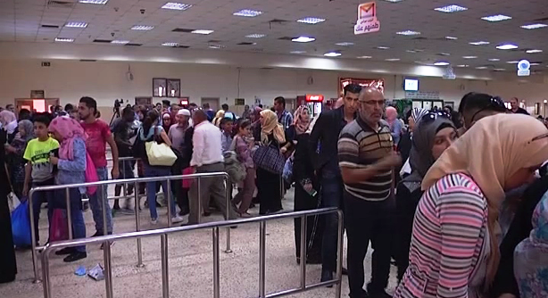 معبر  الكرامة.. الاحتلال يمنع مواطنين من السفر