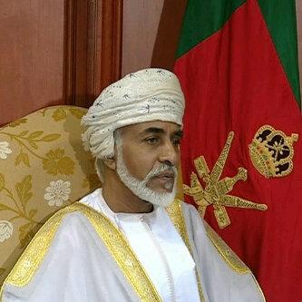 قابوس يعود لممارسة مهامه في سلطنة عمان بعد نجاح عمليته الجراحية 
