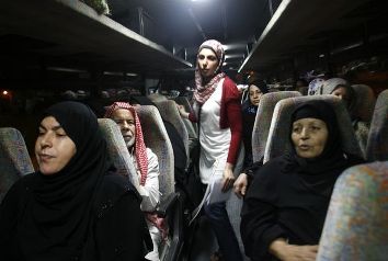  72 من ذوي أسرى غزة يزرون أبنائهم في سجن 