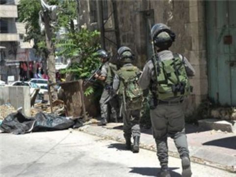 قوات الاحتلال تعتدي على سائق مركبة تابعة لوزارة الصحة جنوب نابلس