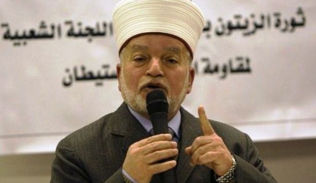 المفتي العام يدعو كل من يستطيع الوصول إلى القدس أن يتحرك للدفاع عنها