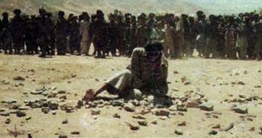 رجم مراهق صومالي حتى الموت لاتهامة بـ