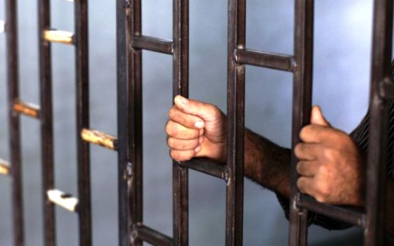 8 أسرى يدخلون أعواماً جديدة في سجون الاحتلال