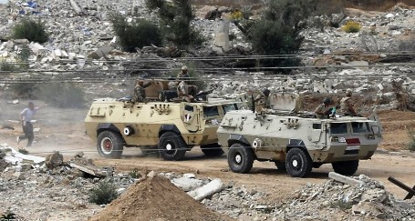 مصرع 10 ضباط وجنود من الجيش المصري في هجوم وسط سيناء