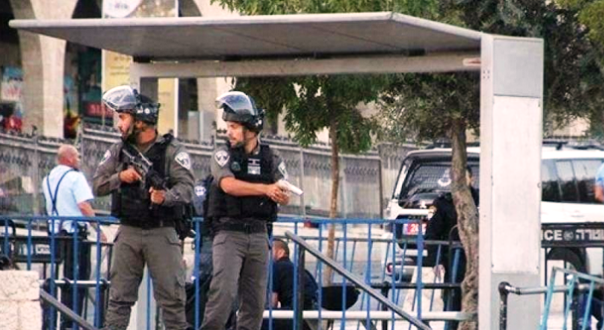 الاحتلال يعتقل شاباً فلسطينياً بدعوى نقل شهداء باب العمود