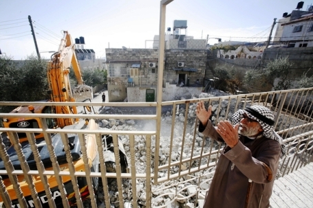 الاحتلال يهدم منشأة في القدس