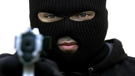 ملثمون يطلقون النار على شاب في جنين