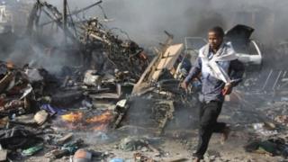 عشرات الضحايا إثر تفجيرين في مقديشو