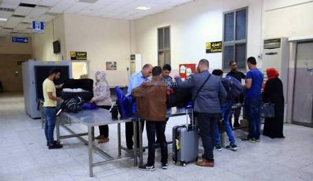 أريحا... الاحتلال يمنع 8 مواطنين من السفر عبر الكرامة