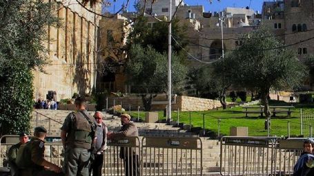 الإحتلال يقرر إغلاق الحرم الإبراهيمي غداً الخميس