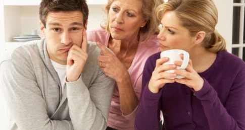 حددي شخصية حماتك.. لتتعاملي معها بذكاء