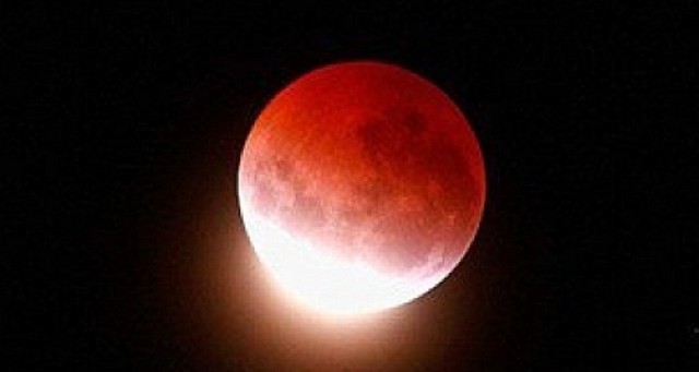 بدء ظاهرة خسوف 