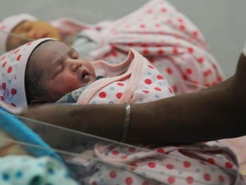 امرأة هندية تضع مولودة وزنها 7 كيلوغرامات 