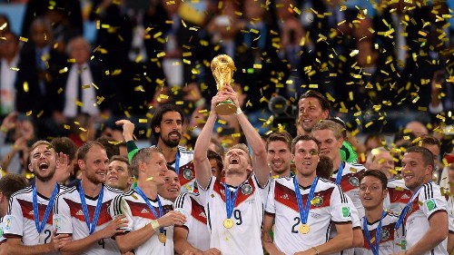 نجوم ألمانيا يتوجون بلقب ملوك العالم قي نهائي مثير مع الأرجنتين 