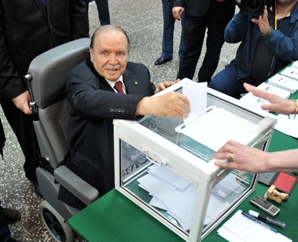 بوتفليقة يقترح تحديد ولاية الرئيس بفترتين