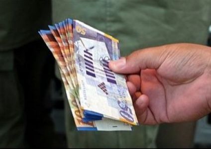 رواتب موظفي السلطة غدا الخميس