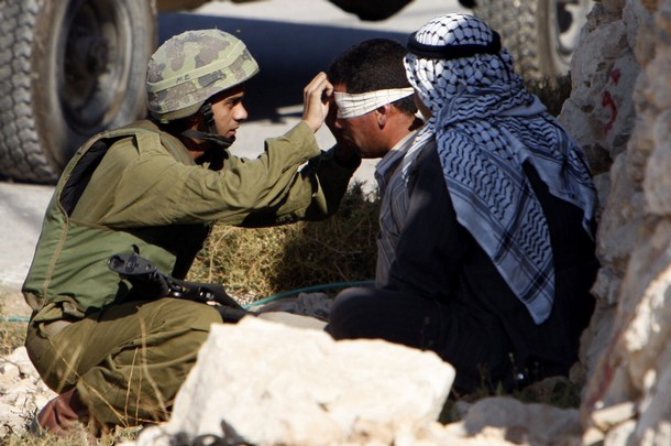 الاحتلال يعتقل 3 فلسطينيين في الضفة الغربية