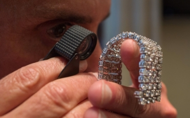 توقيف لص مجوهرات دولي سرق في 9 بلدان