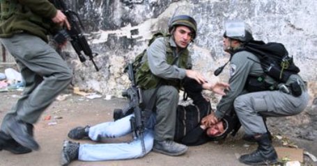 قوات الاحتلال تعتقل 15 فلسطينيا من الضفة الغربية