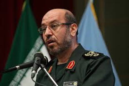 وزير الدفاع الايراني يدشن خط انتاج صواريخ 