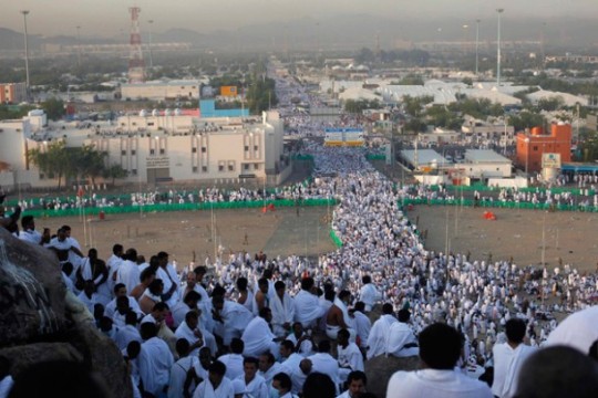 حجاج بيت الله الحرام ينفرون من عرفه إلى مزدلفة