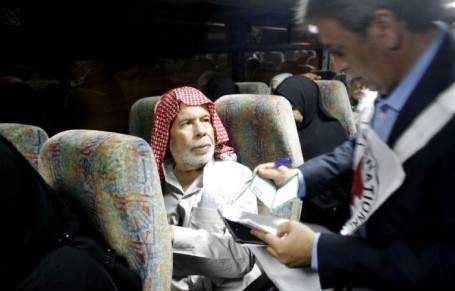 40 غزيا يزورون أبنائهم داخل معتقلات الاحتلال