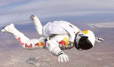 سويسري يسجل رقم قياسي في للقفز الحر من دون أوكسجين