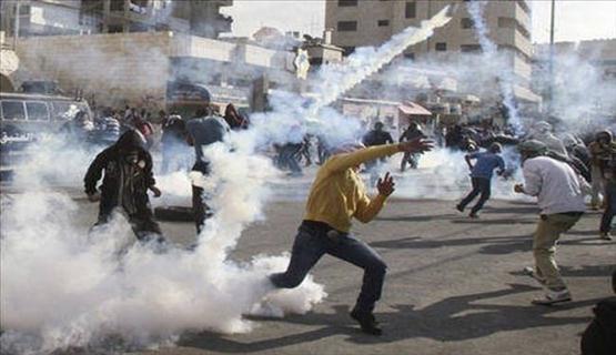 إصابة 20 شابا بالرصاص الحي خلال مواجهات مع الاحتلال عقب تشييع جثمان الشهيد ابو عين