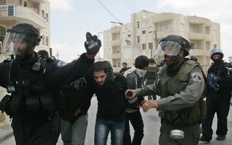 الاحتلال يعتقل 7 فلسطينيين من الناصرة المحتلة