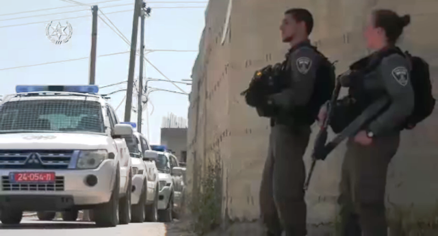 قوات الاحتلال تدهم منزل منفذة عملية الطعن في القدس