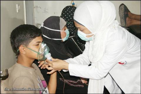 إصابة 70 لاجئا بضيق تنفس في مخيم اليرموك جراء العاصفة الرملية