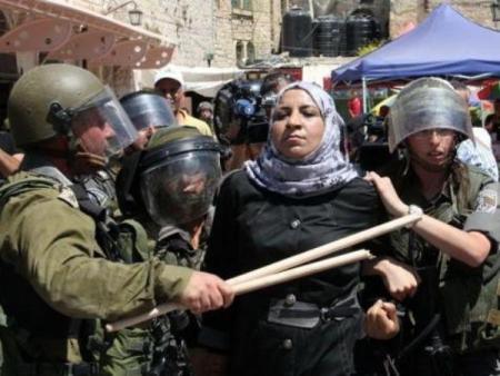 الاعتداء بالضرب على مقدسيات وابعادهن عن الأقصى المبارك