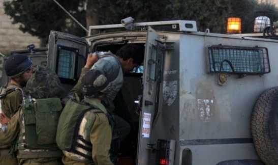 قوات الاحتلال تعتقل 5 فلسطينيين من رام الله والخليل