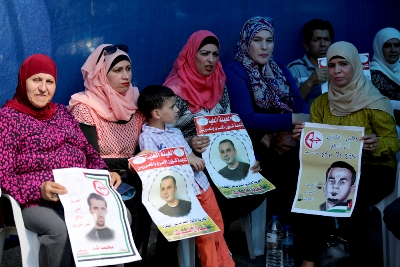 إقامة خيمة اعتصام يومي مع الأسير كايد داخل الصليب الأحمر بالقدس