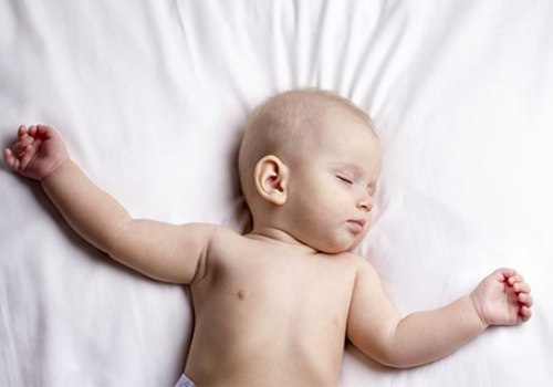 السجن 22 سنة لرجل ضرب ولكم طفلته حتى.. الموت